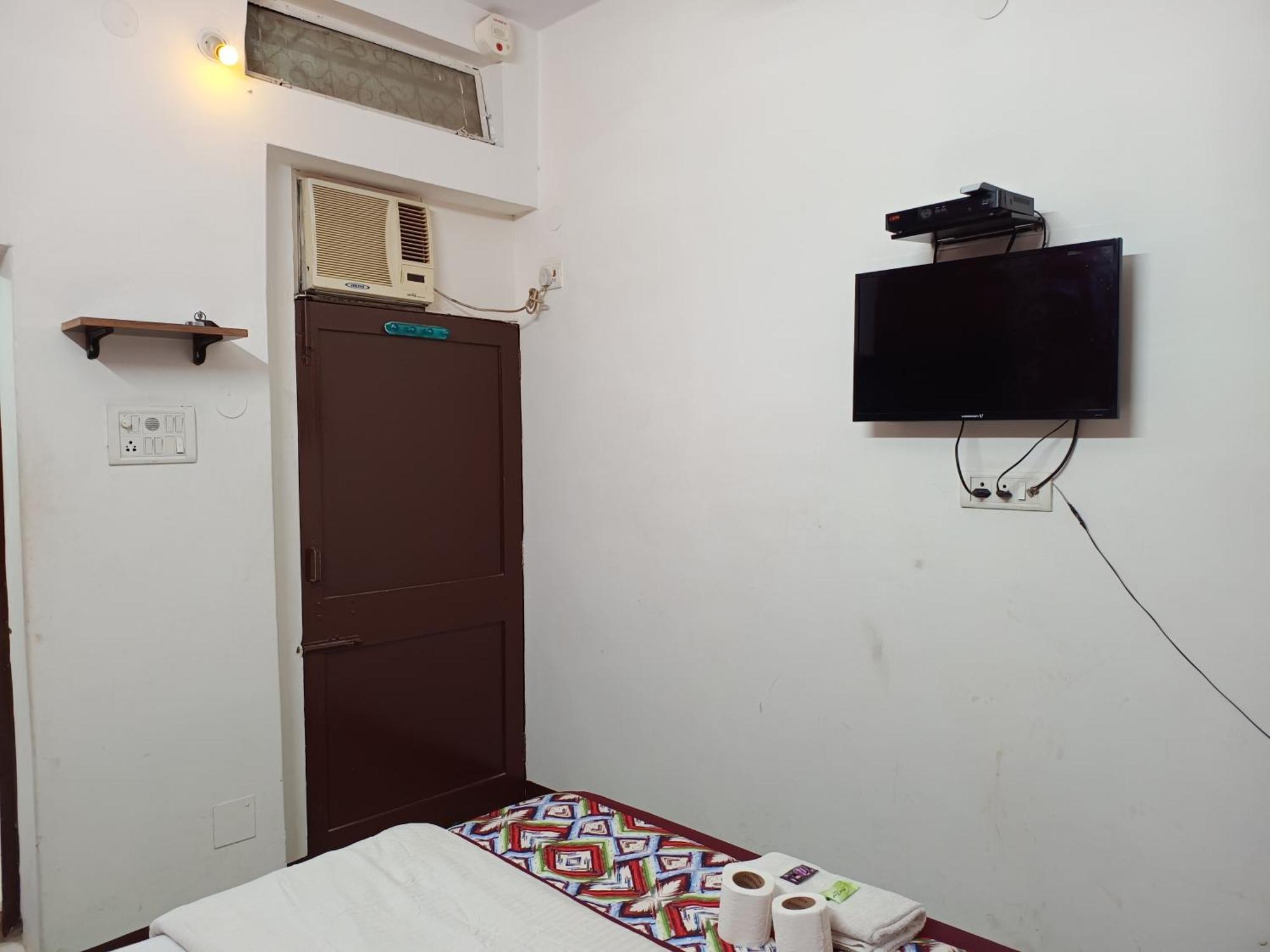 Hotel Majors Den 뉴델리 외부 사진